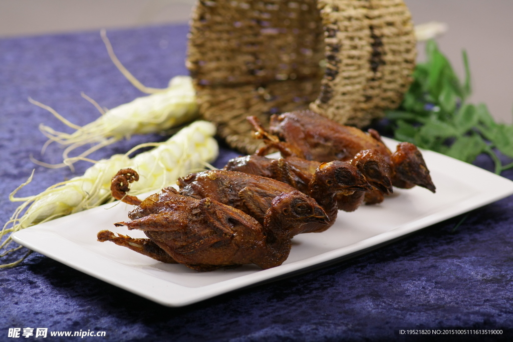 香酥鹌鹑鸡