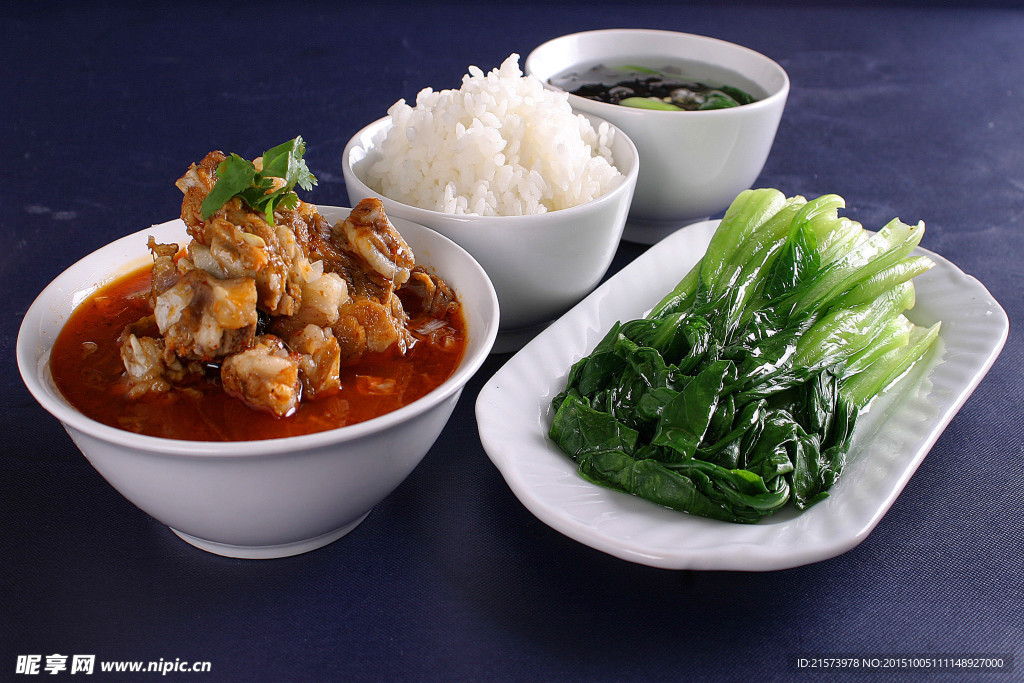 蒸碗套餐鸡块米饭青菜