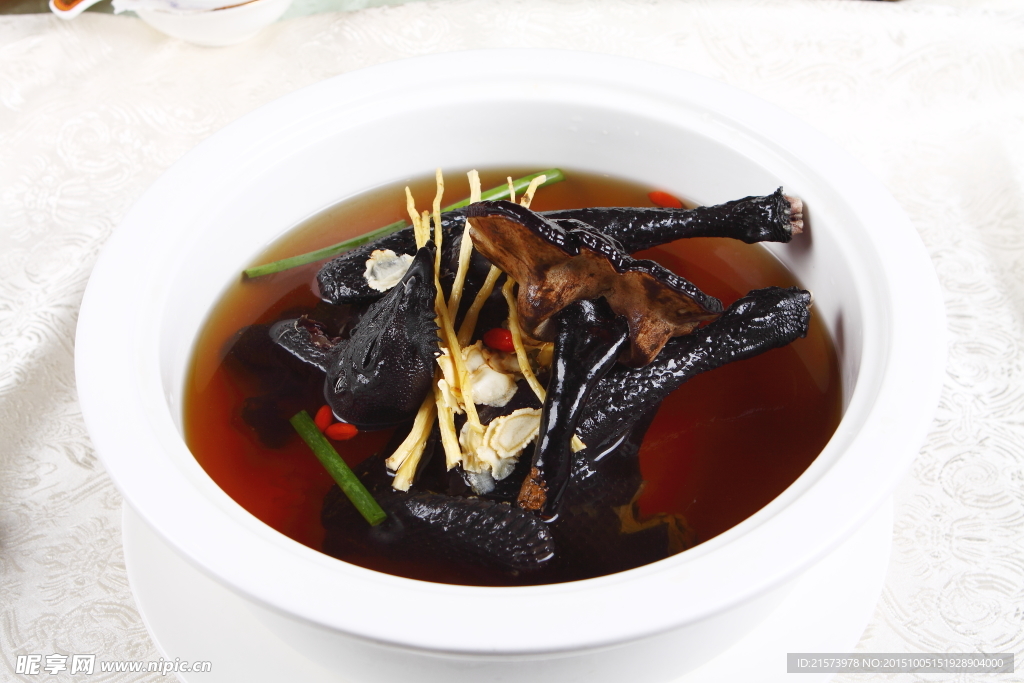 养颜乌鸡煲