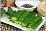 黄瓜沾酱