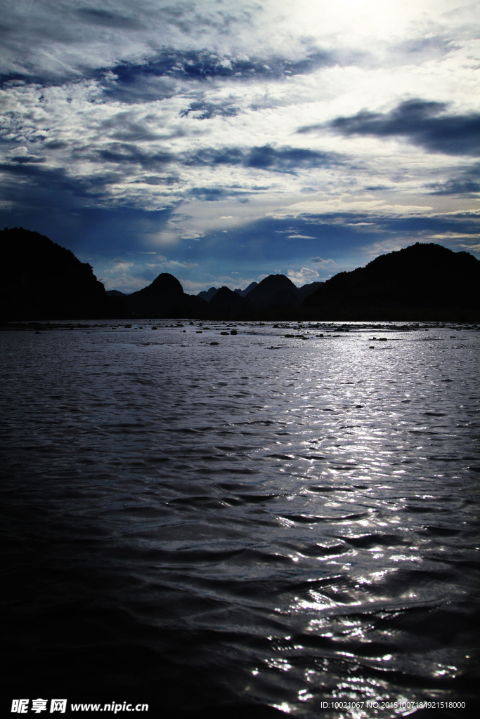 山水剪影