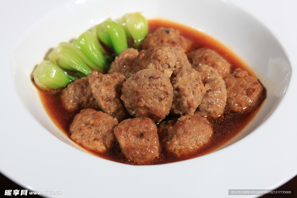 入口咝咝辣肉圆
