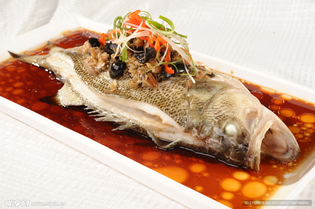 冬菜榄角蒸鲈鱼