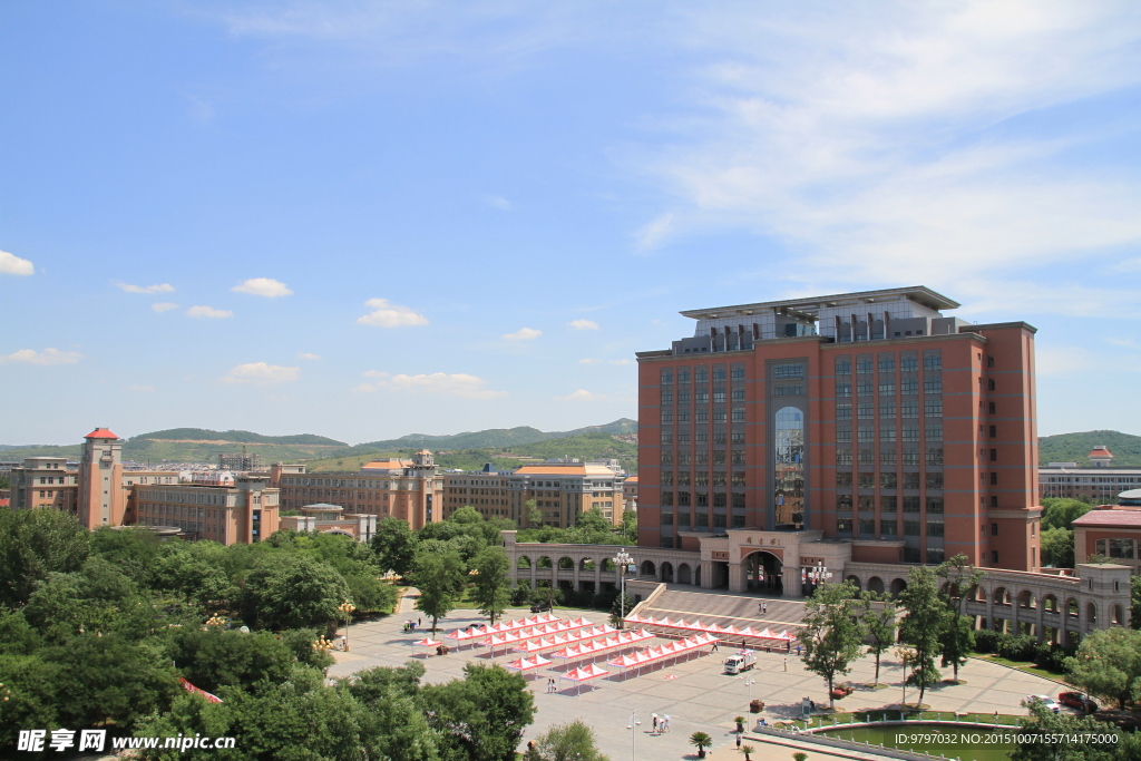 渤海大学图书馆