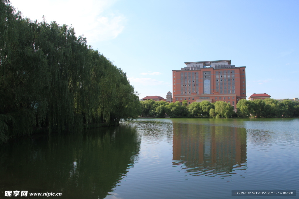 渤海大学图书馆