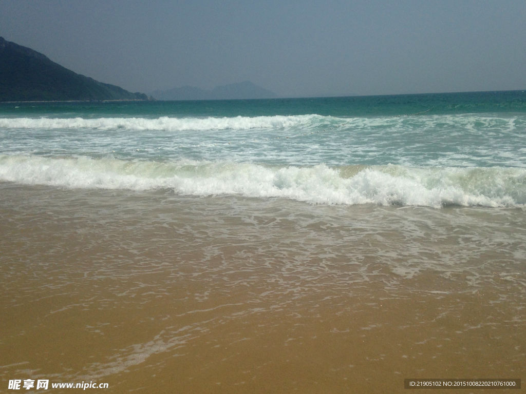 沙滩上的海浪