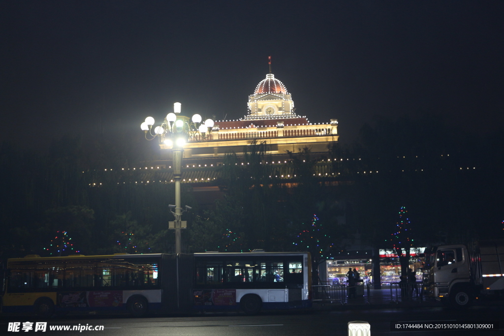 夜景高楼高清图片