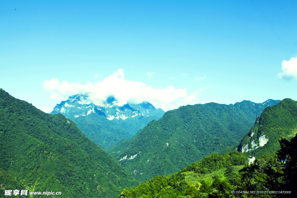 山峰 山雾