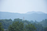 群山中古塔