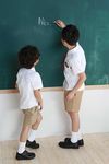 男学生板书