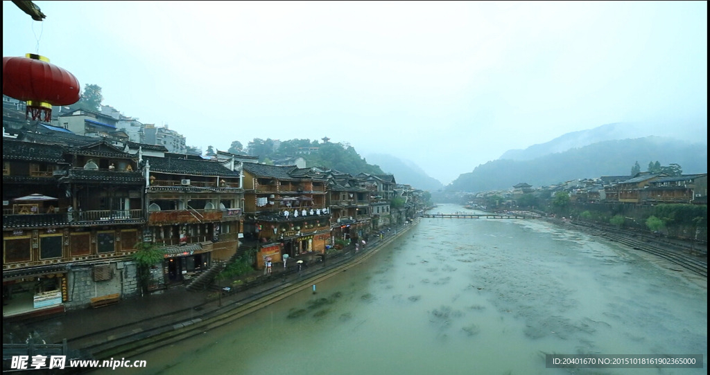 凤凰古城雨天大景