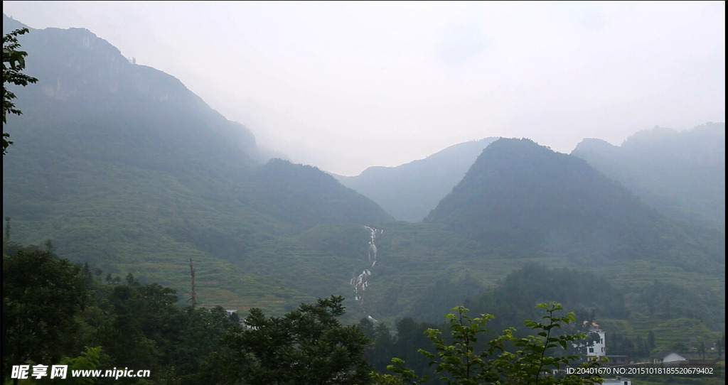 山涧 远山流水