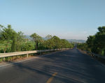 马路风景  蓝天白云