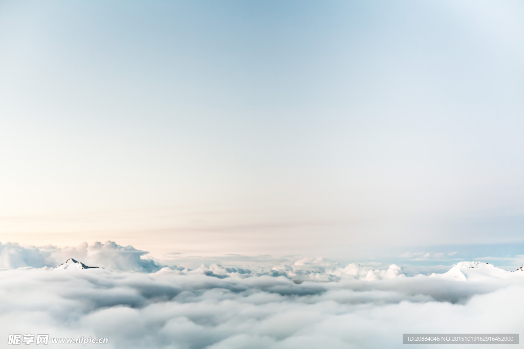 雪山与天空