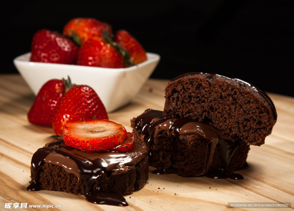 草莓和巧克力慕斯