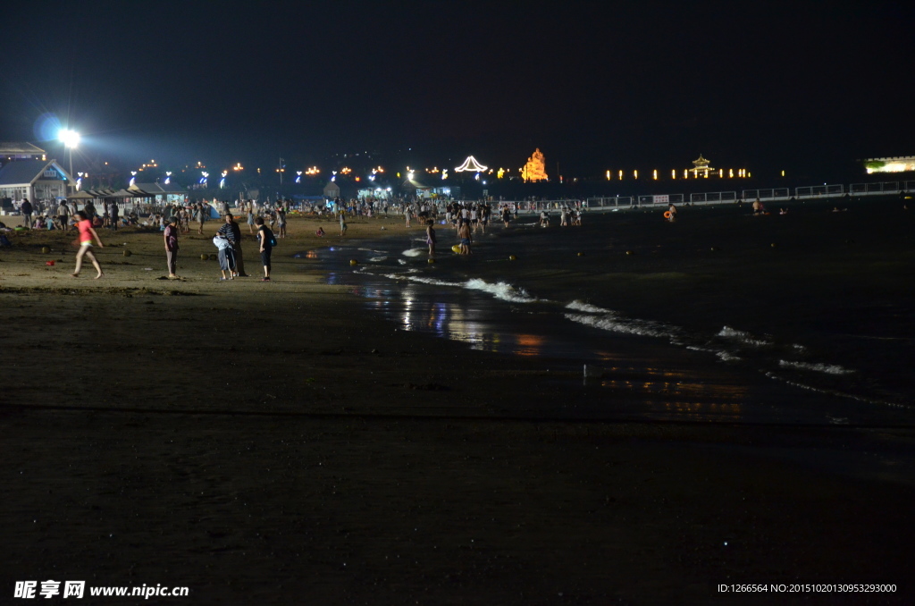 夜晚的海水浴场