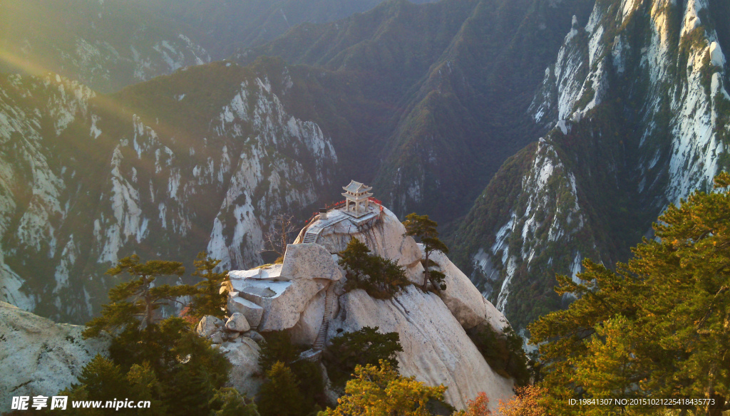 华山东峰鸟瞰下棋亭