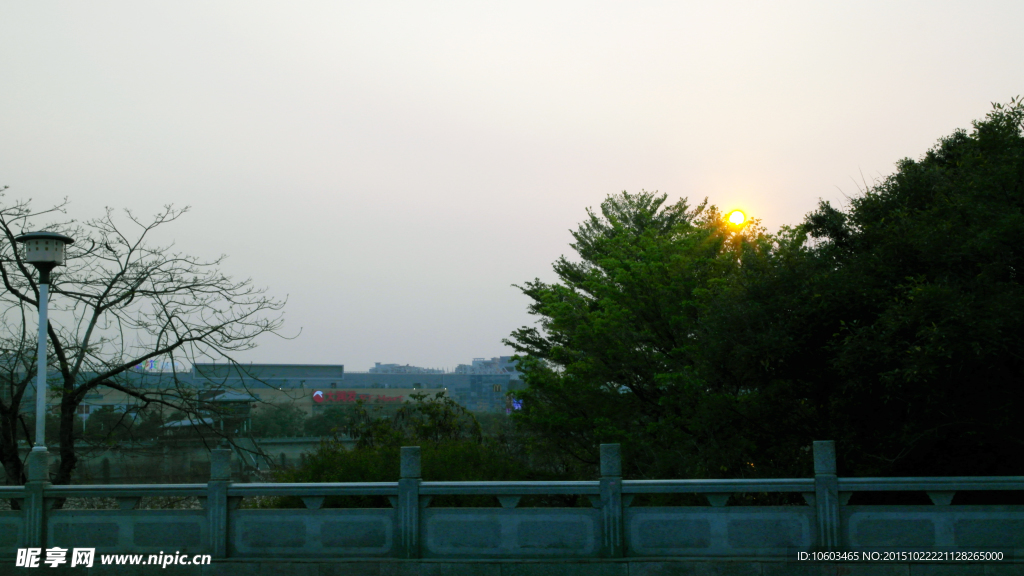 城市黄昏 日落西方