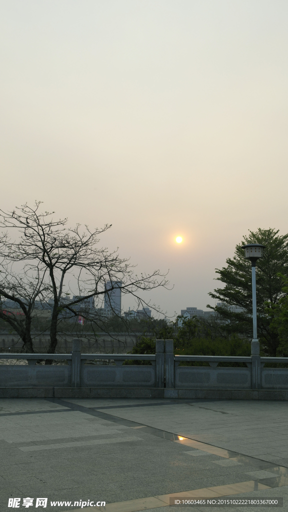 城市黄昏 日落西方