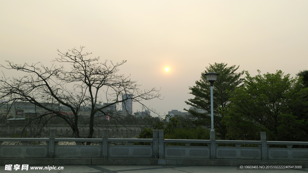 城市黄昏 日落西方