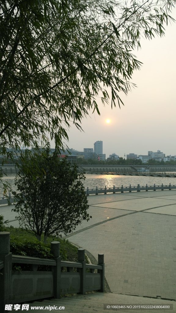 城市黄昏 红阳夕照