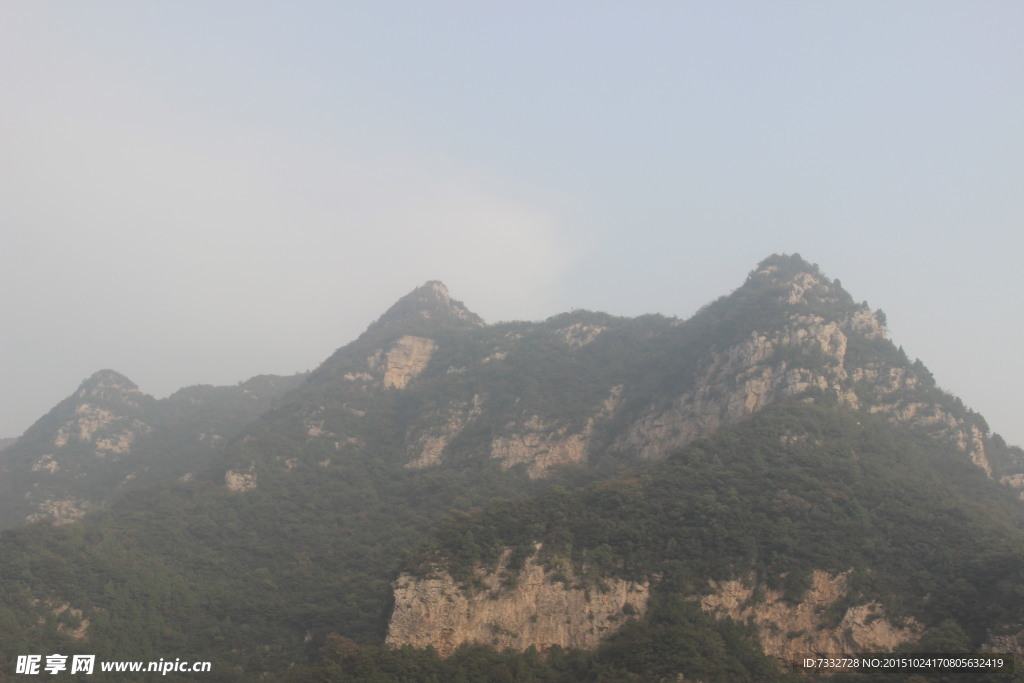 险竣的高山