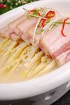 咸肉蒸时笋