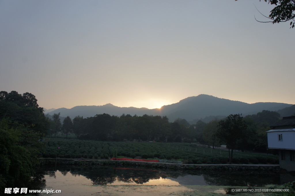 远山 夕阳