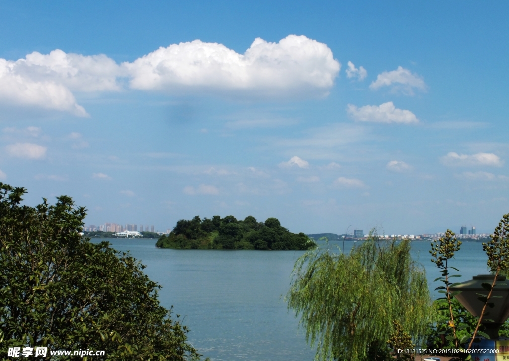 湖光山色