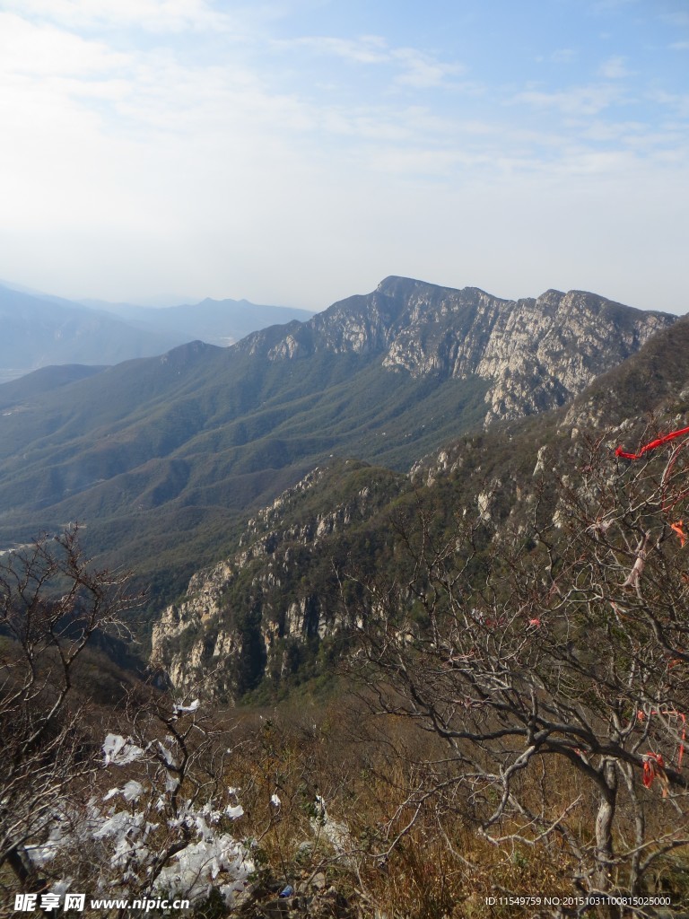 峻极峰西侧风光