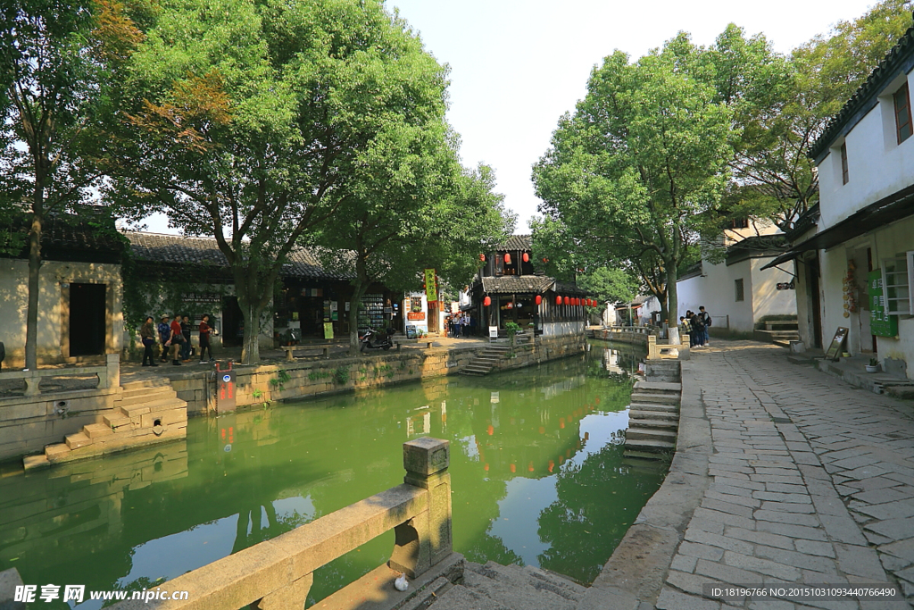 古镇小河流