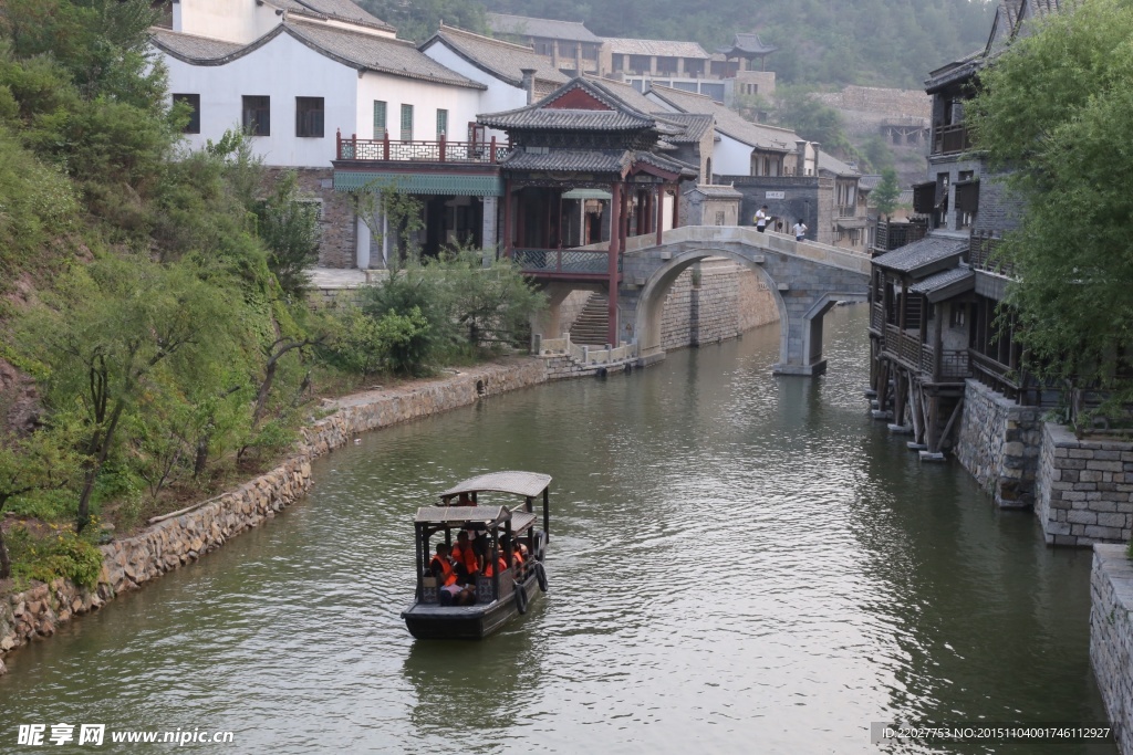 水乡渔船