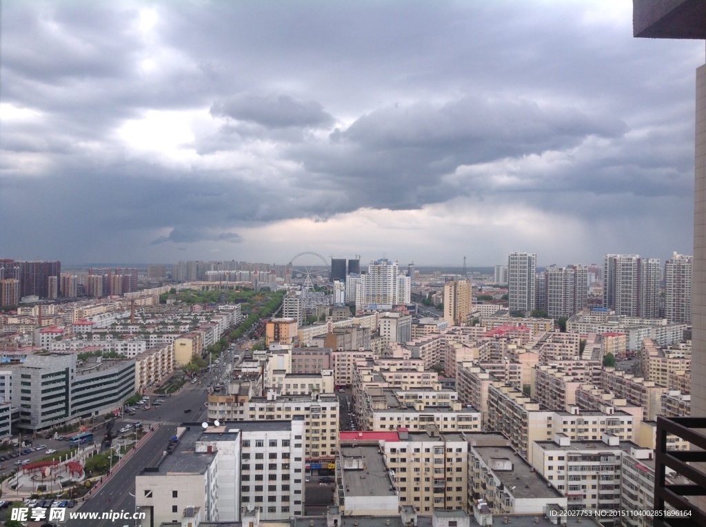 雨季中的城市