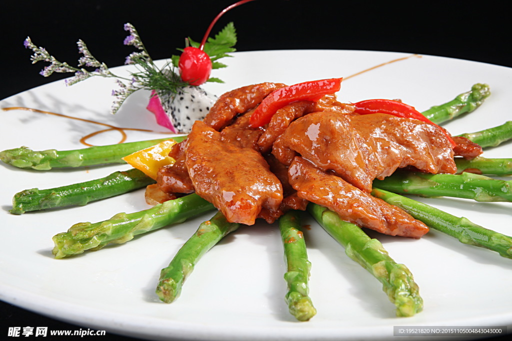 鲜芦笋煎西冷牛肉