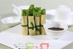 豆皮生菜卷