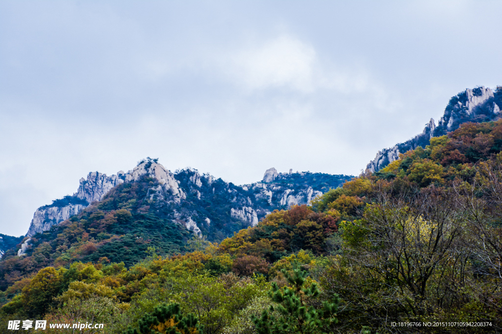 群山峻岭