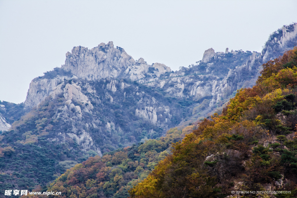 群山峻岭