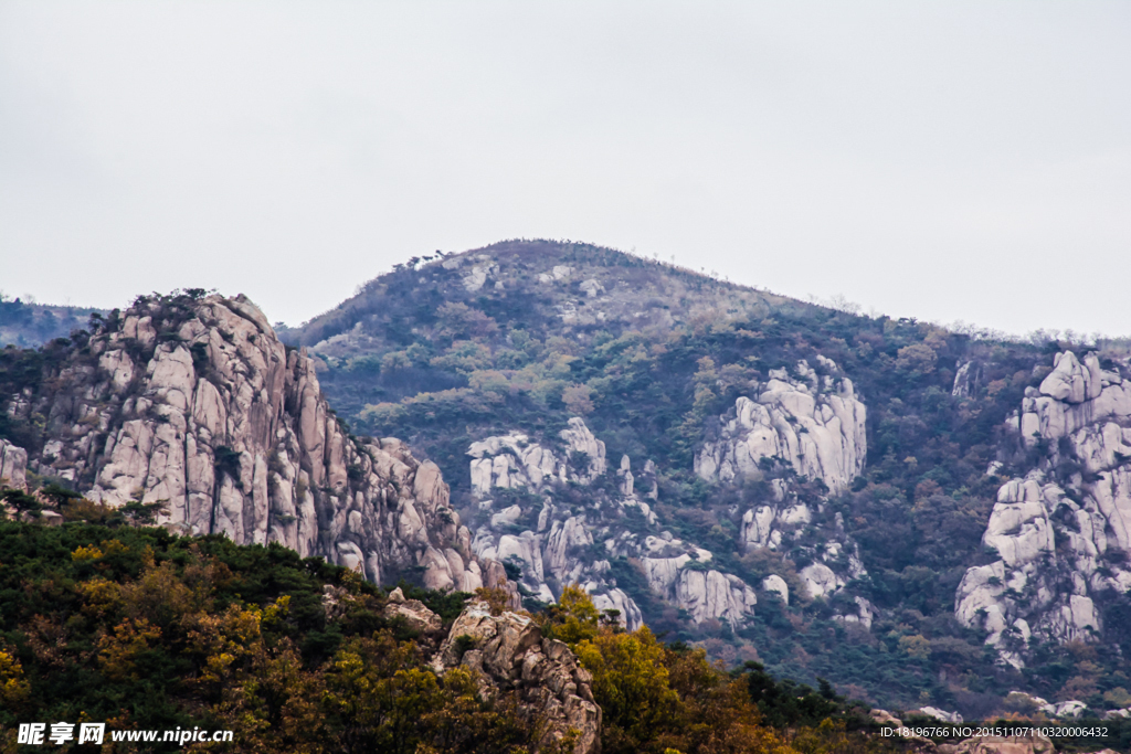 群山峻岭