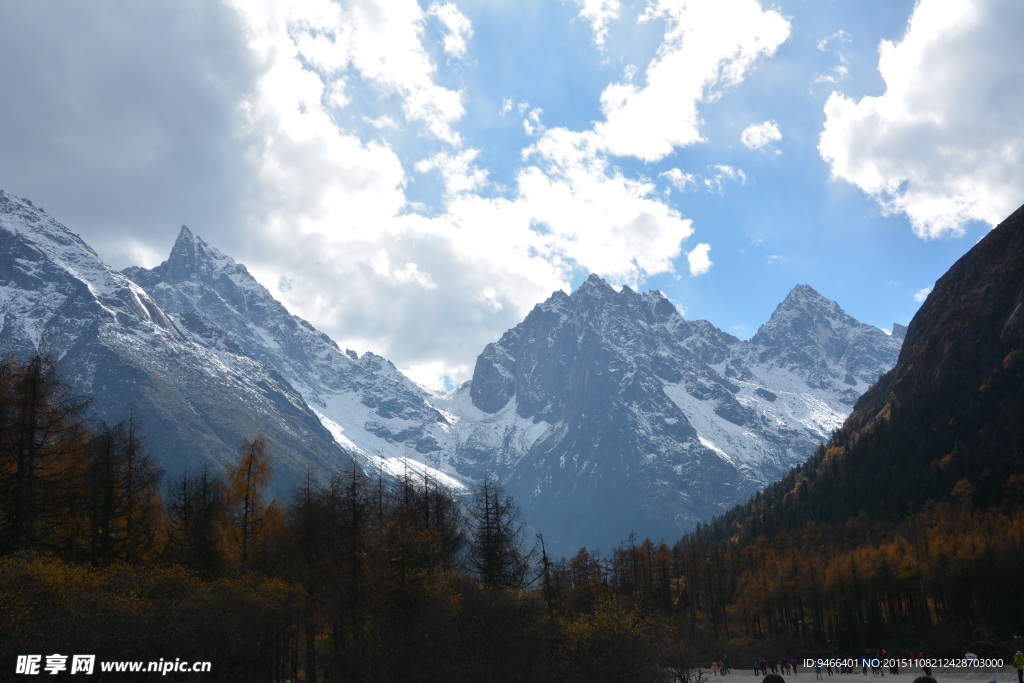 毕棚沟雪山