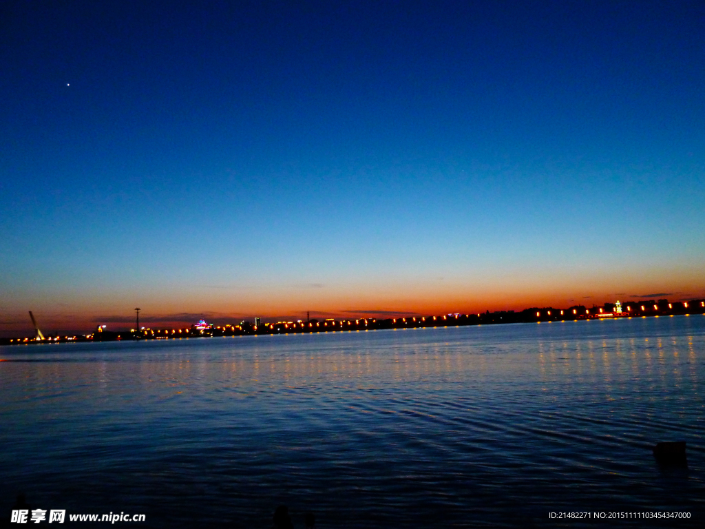 夜空中的哈尔滨