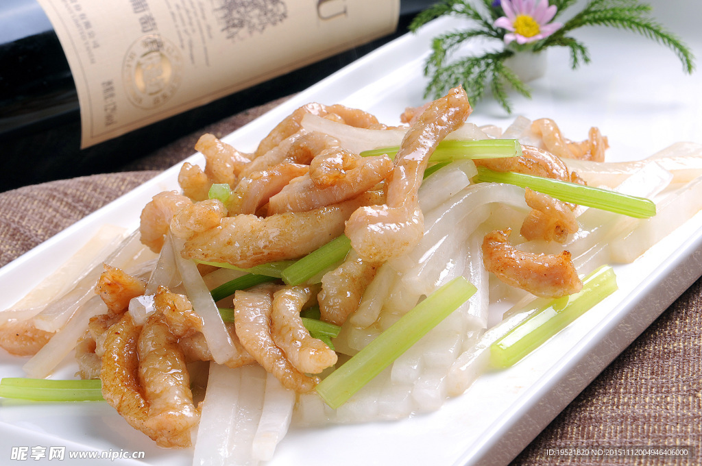 莲菜炒蒜香肉