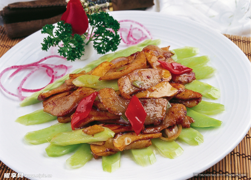 象拔菇芥兰炒炭烧肉
