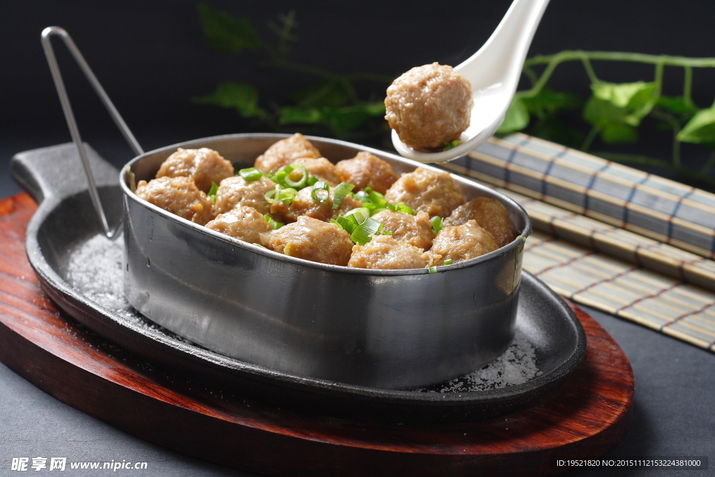 饭盒蒸丸子