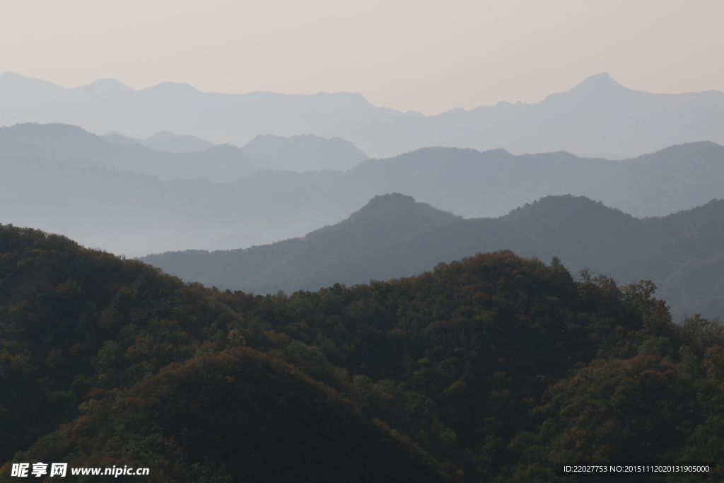 群山叠嶂