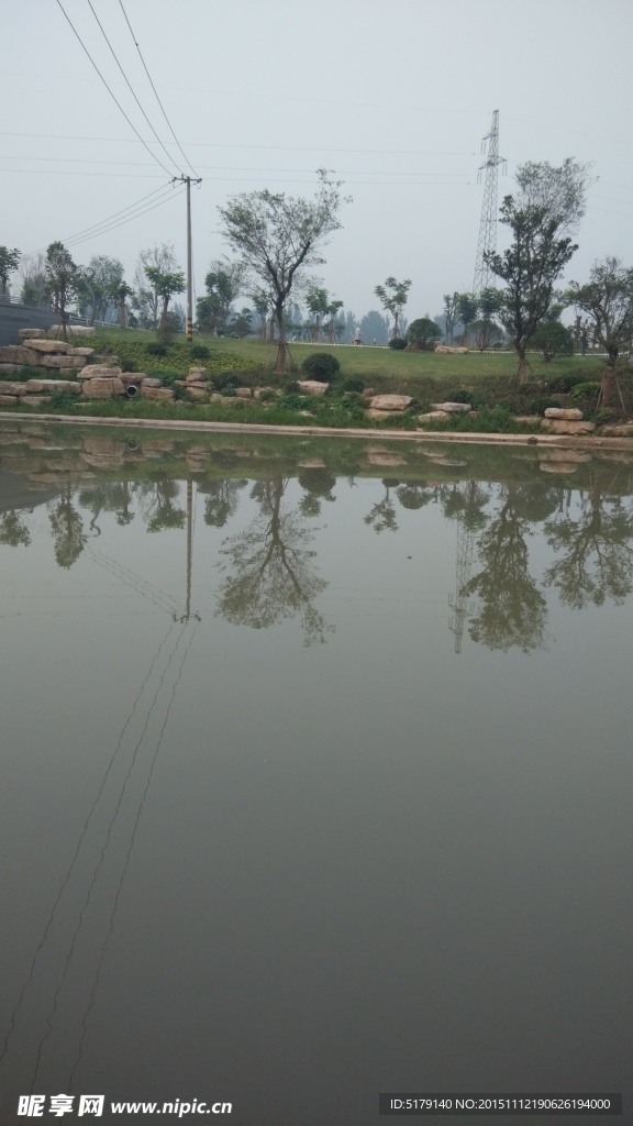 湖水=
