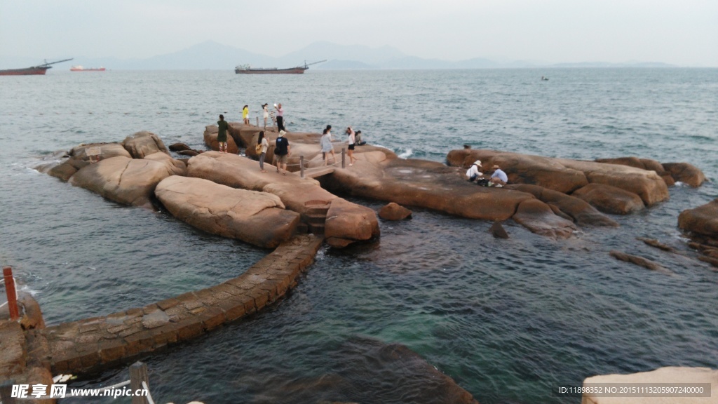 海边礁石