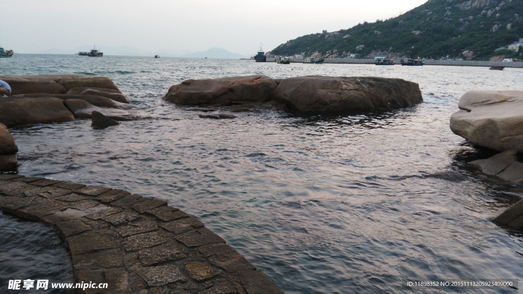 海边礁石