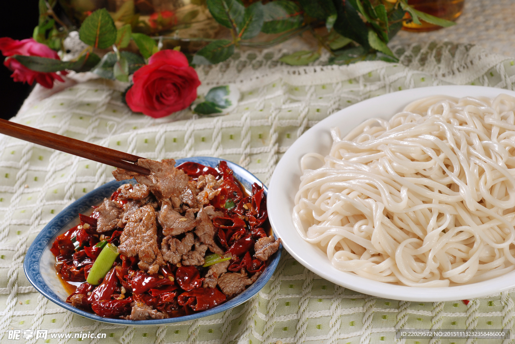 辣皮子肉拌面