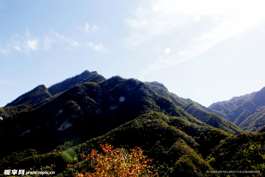 深秋山景