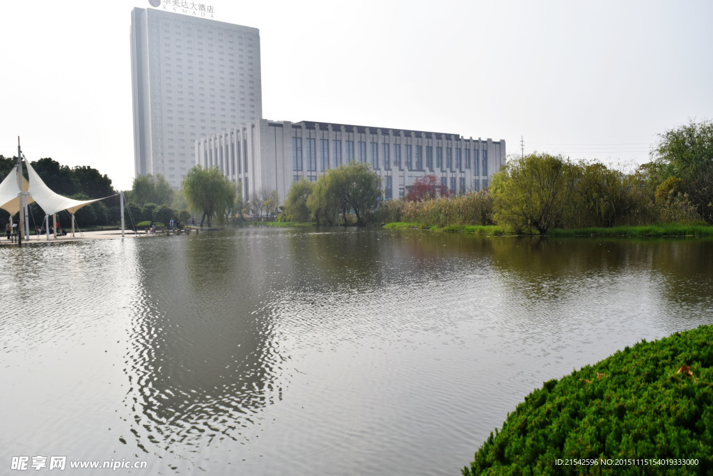 湖边景色